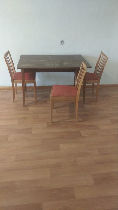 Продам стол и стулья