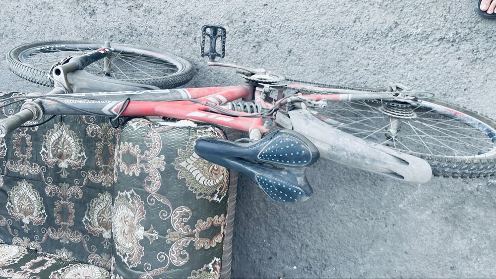 Продаю велик краснный