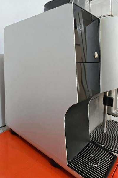 Професионална кафе машина Melitta Cafina XT5 + хладилник