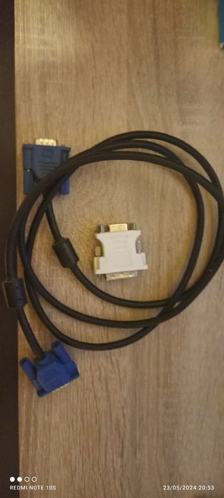 компютър DELL и клавиатура и мишка и микрофон и камера