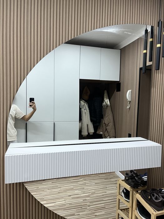 Новая зеркало с ящиком