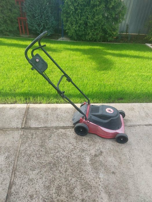 Mașina de tuns iarba electrica 1300W