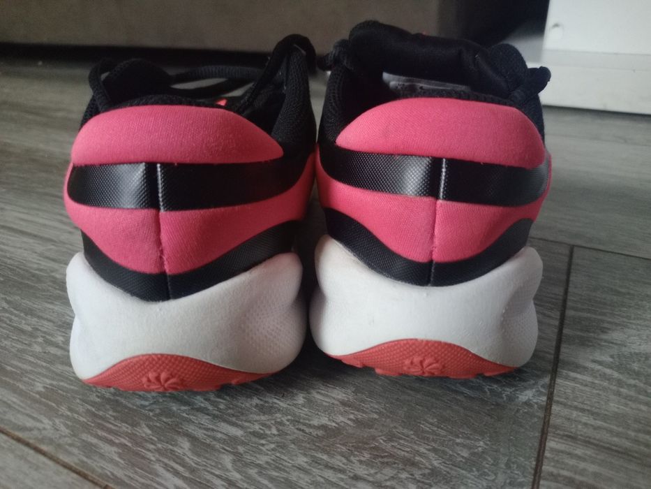 NIKE Revolutoin маратонки  35.5н