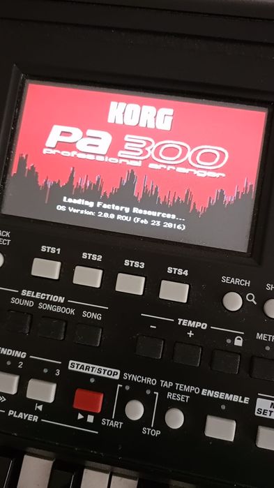 Vând Korg pa 300
