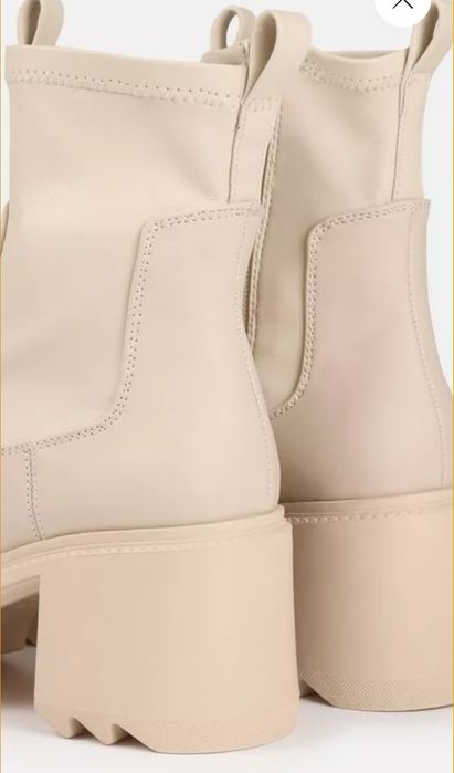 Super oferta! Botine cu toc crem cu talpă zimțată