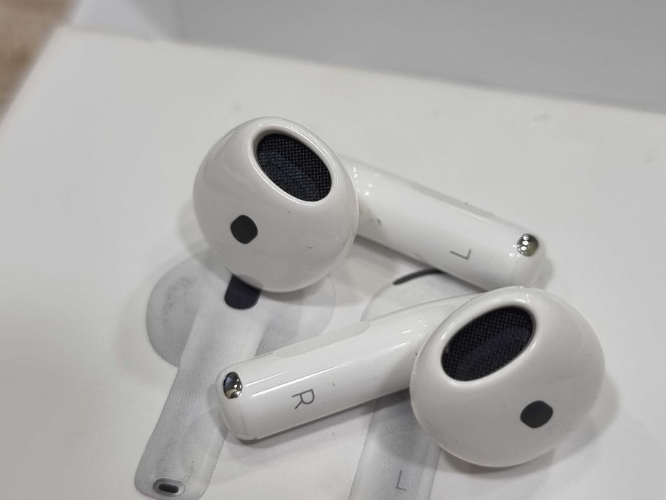 Apple AirPods 4 с гаранция 24 месеца