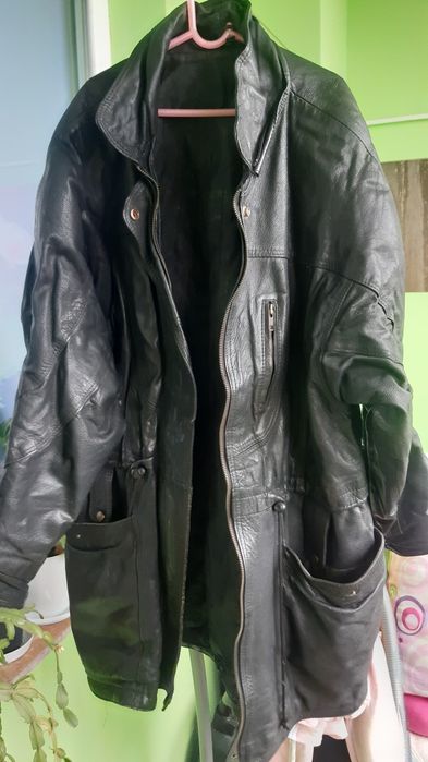 Яке кожено черно