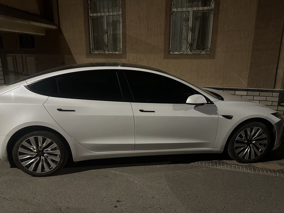 Tesla Model 3 "Highland 2024