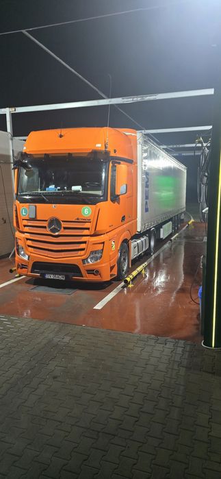 Vand ansamblu Actros / Scania cu semiremorci