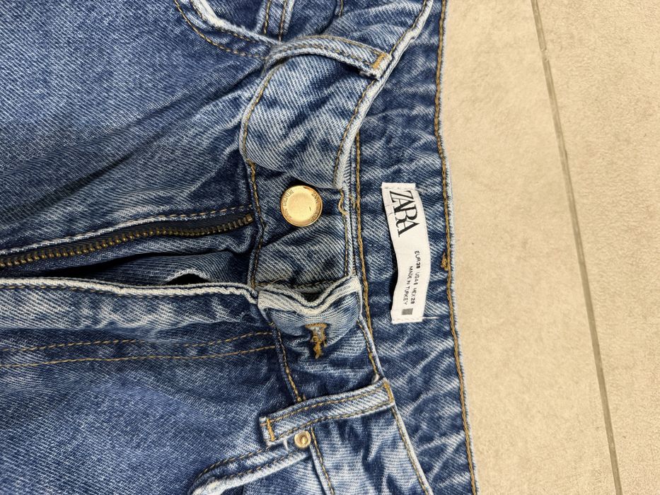 Сини дънки Zara.