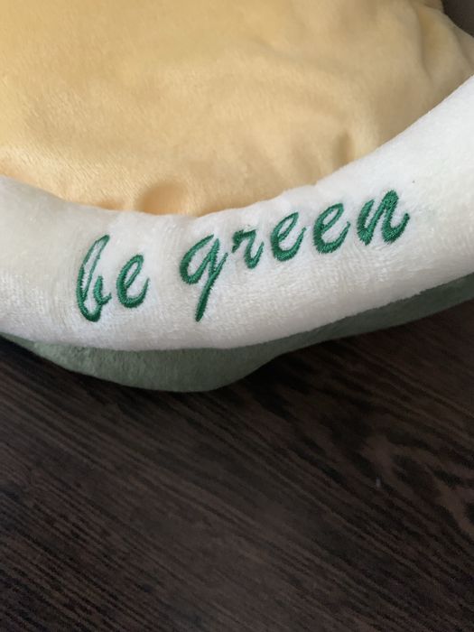 Уютный домик для кошки в виде авокадо