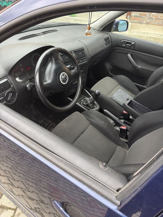 Vând VW Golf IV 1.6 benzina