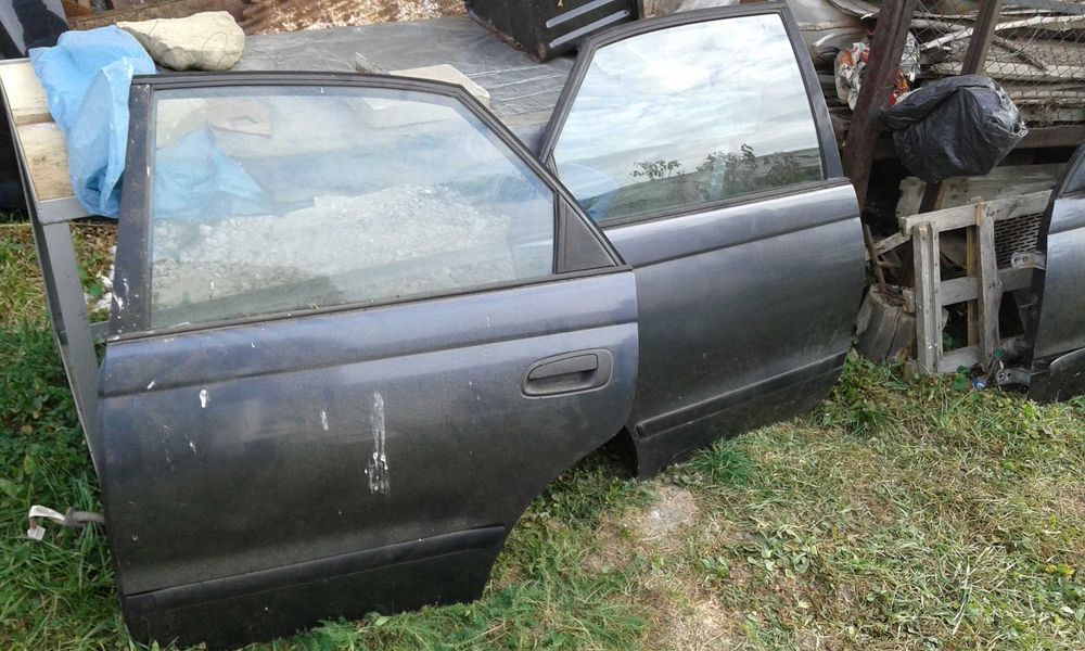 Тойота карина на части