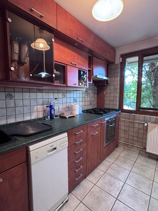 Inchiriez apartament 3 camere si garaj in Drumul Taberei