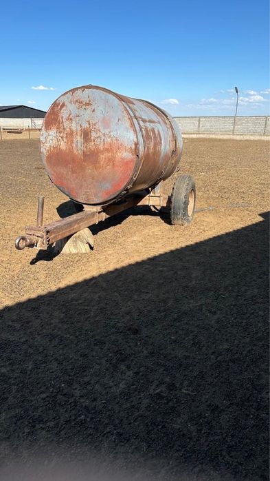 Емкость на колесах. Цистерна.