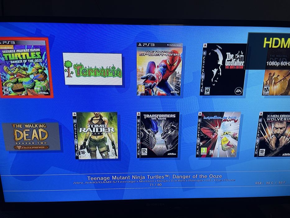 Vand ps 3 slim 80 de jocuri  nu are maneta