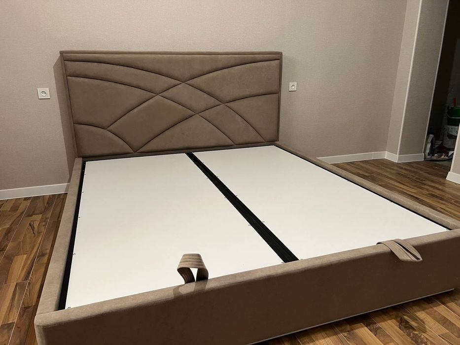 Кровать. двухспальная мягкая кровать с механизмы