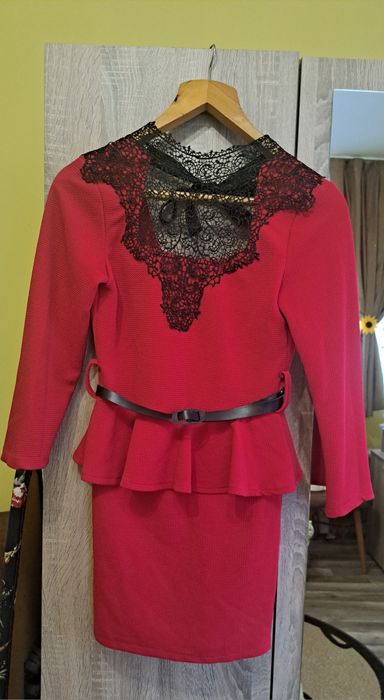 Дамска официална рокля с дантела