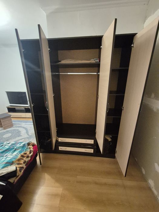 Продаю Шкаф, правый берег.