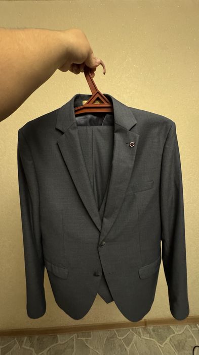 Продам костюм!!!