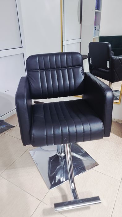 Продам кресло парикмахера