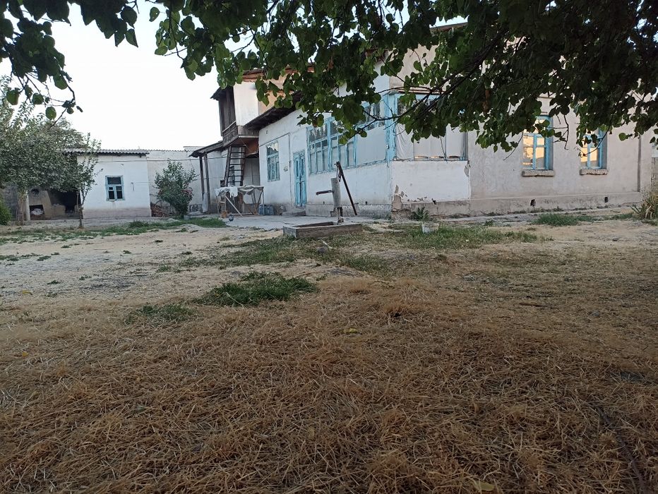 Уй сотилади. 8 соток. Сергели ва Янгихаёт га якин. Ор. Лайлак махал