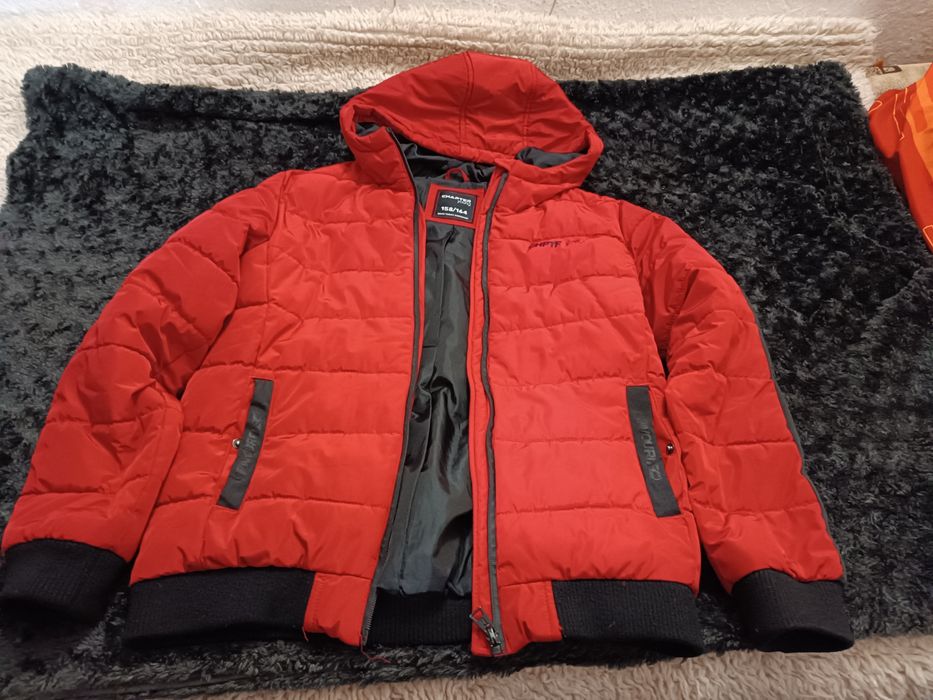 Яке дамско червен цвят размер s