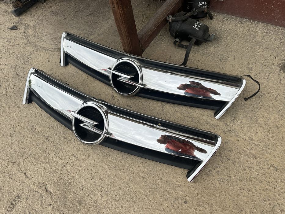 Решетка/Маска преден капак за Опел Антара!