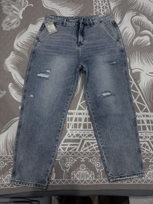 Продам женские джинсы