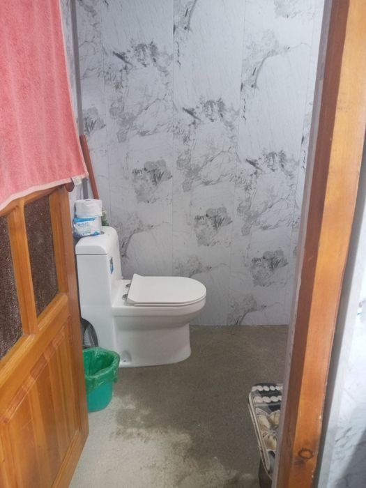 Sotiladi aranchada 4 xonali nejloy magaziniyam bor invistitsiya un zor