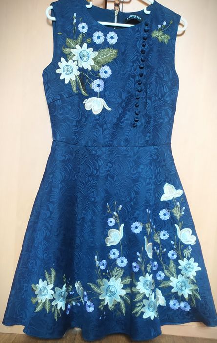 Нарядное платье с вышивкой