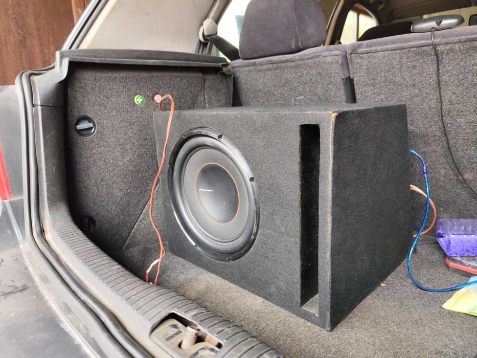 Комплект бас каса Pioneer D12d2 и моноблок Lanzar vibe 1000.1D