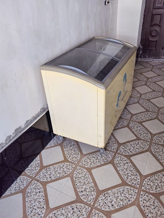 Morozilnik sotiladi