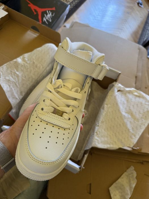 Air Force 1 Mid White marimea 37 si 41