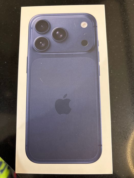iPhone 17 pro 256GB Deep Blue Неразпечатван закупен 2.01.2026