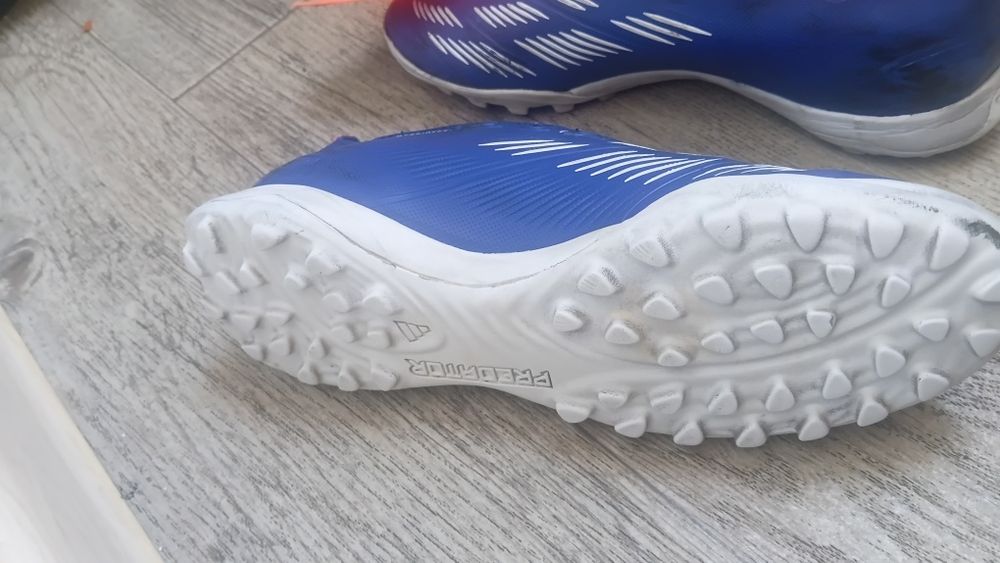 Бутсы футбольные