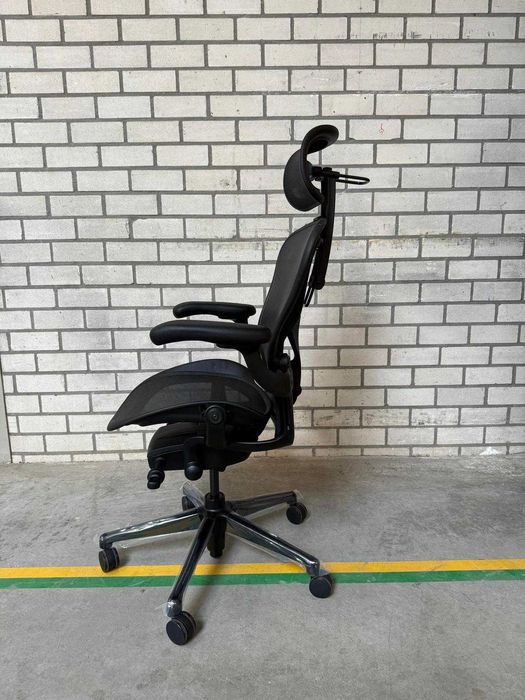 Refurbished Herman Miller Aeron Remastered Onyx (Atlas Headrest)
