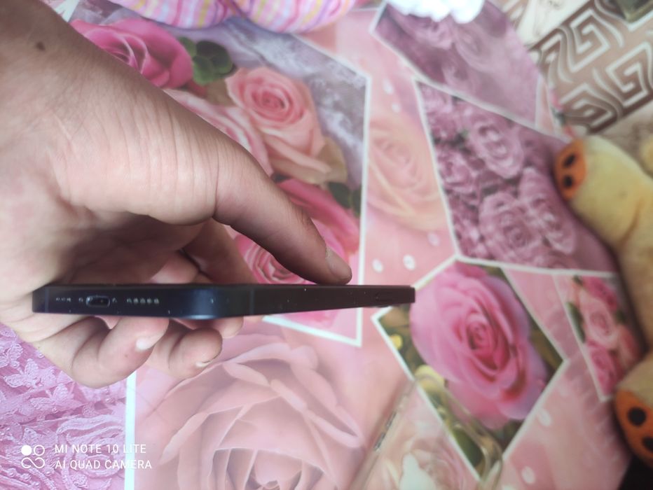 Продавам    IPhone 12