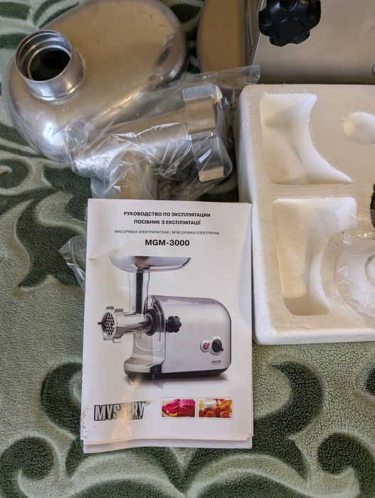 Vand masina de tocat carne MYSTERY MGM-3000