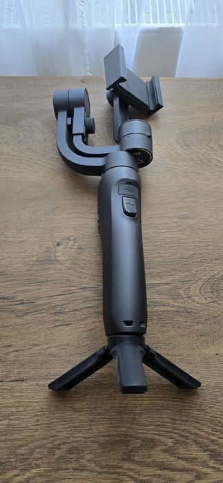 Stabilizator gimbal telefon pe 3 axe