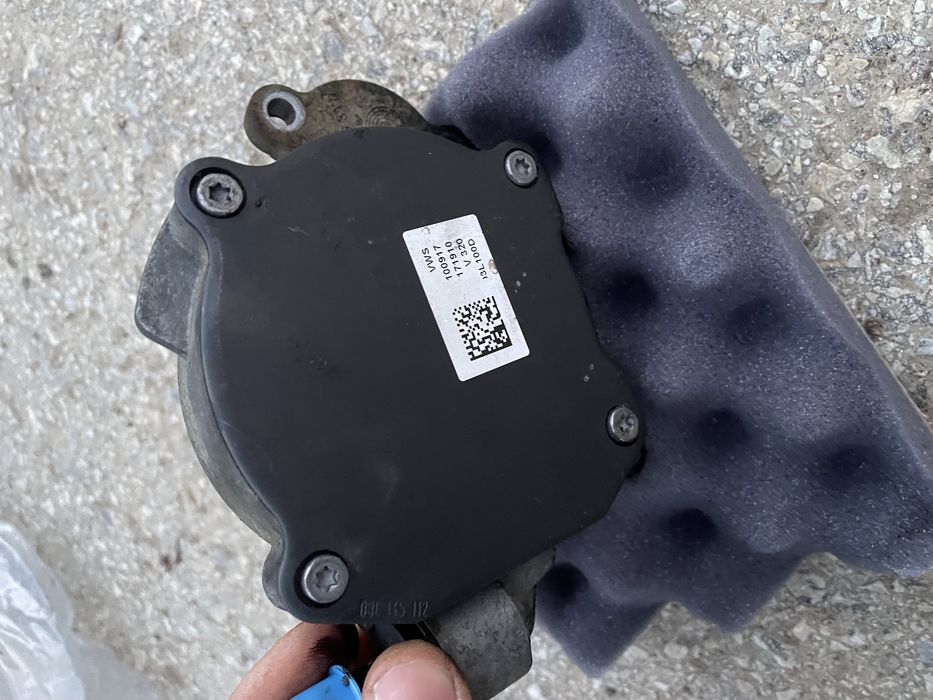 Продавам вакуум помпа за wv polo 2011г