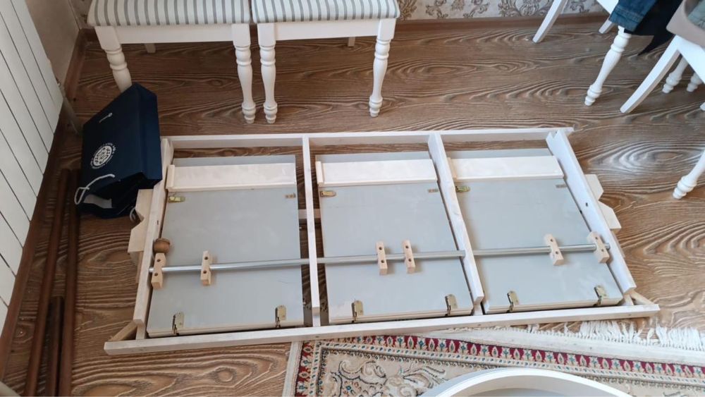 Стол и стулья для кухни