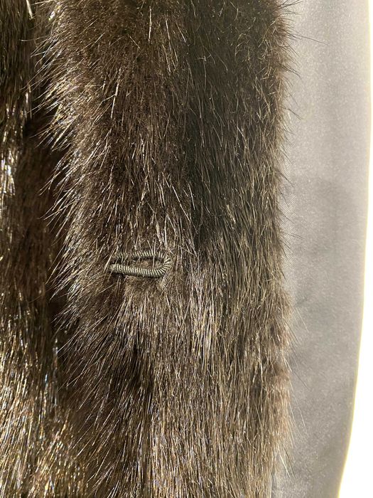 Haină lungă de nurcă naturală – model clasic, calitate premium.