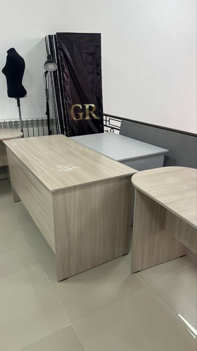 Продаются письменные столы