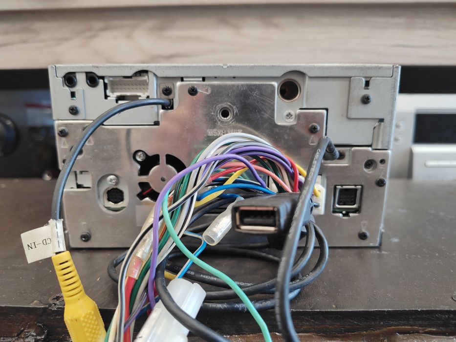 Мултимедия Clarion MAX688RBT