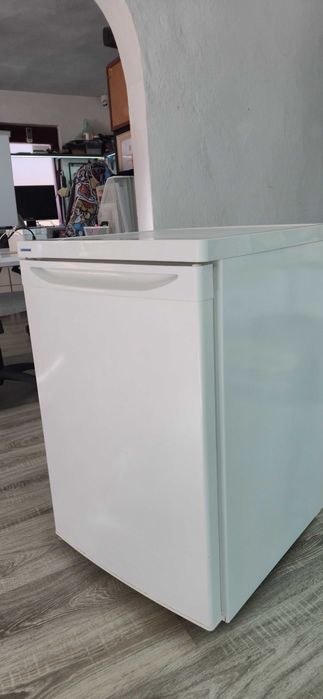 Малък хладилник Liebherr с горна камера и фризер