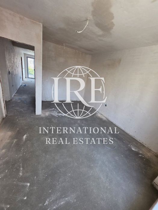 Продава се Четиристаен апартамент в Варна, Цветен квартал - 131 кв.м за 954 €/кв.м - Снимка #5