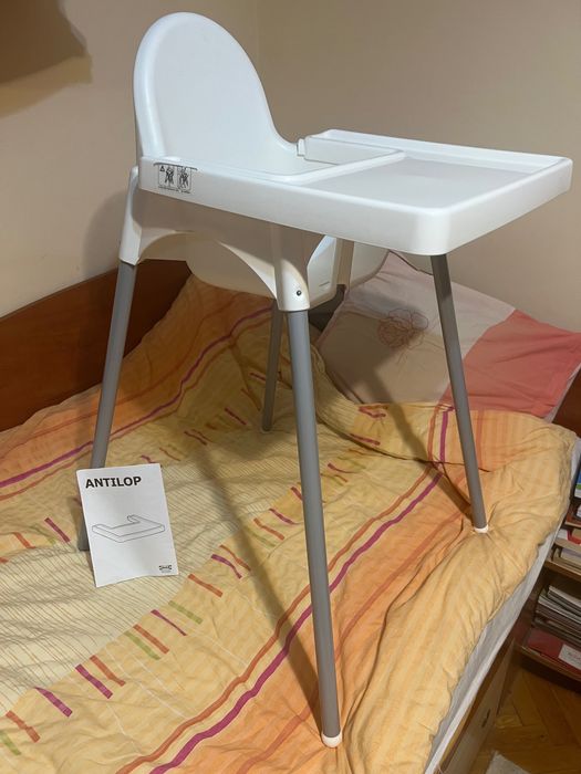 Vand scaun IKEA cu masuta pentru bebelusi