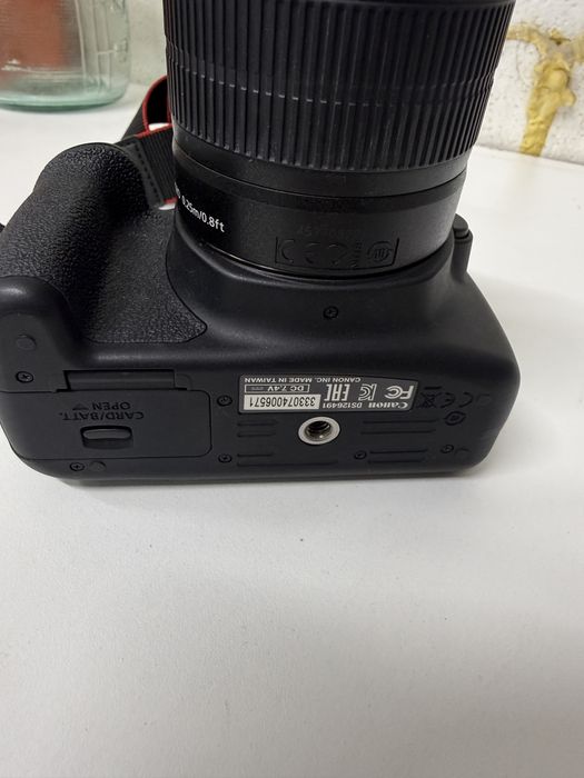 Canon EOS 1200D + obiectiv + accesorii