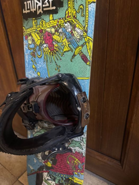 Детский сноуборд с креплениями